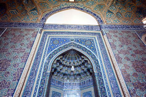  The Great Mosque of Yazd! A Tapestry Woven with Light and Shadow